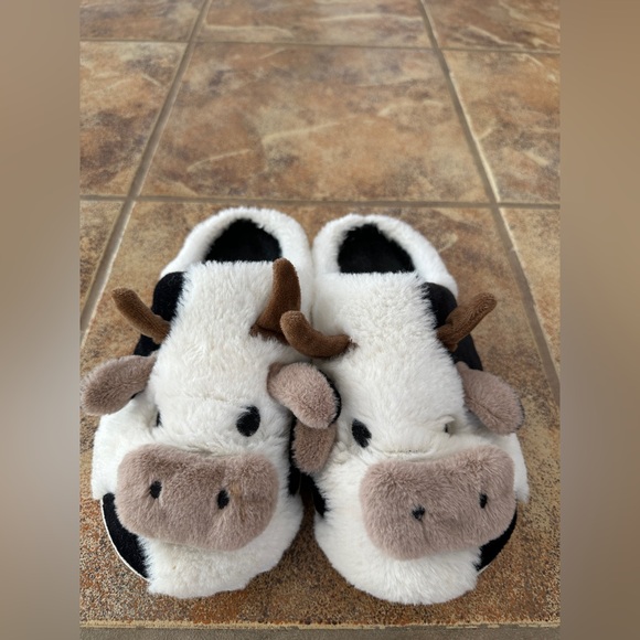 Cartoon Cow Design Warm Furry Plush Lining Slip On Slides Size 8-8.5W/7.5-8M - Picture 1 of 2